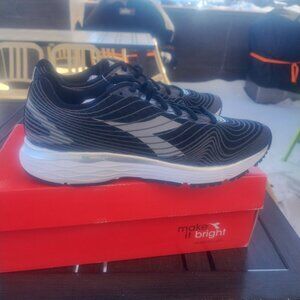 Diadora Mythos Blushield Fly Hip W M8.5 W10